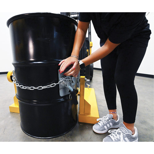 Porte-baril pour chariot &agrave; fourche, Pour 55 gal. US (45,8 gal imp&eacute;rial) Les Fournitures Industrielles Méga