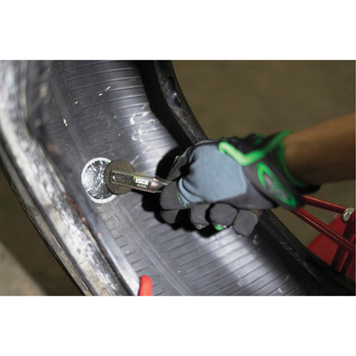 Outil robuste de roulage pour r&eacute;paration de pneus avec roulette &agrave; patch en acier Les Fournitures Industrielles Méga