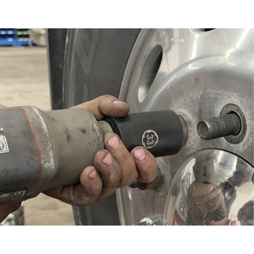 Jeu de douilles hexagonales et h&eacute;licoidales pour &eacute;crous de roue de camion Les Fournitures Industrielles Méga
