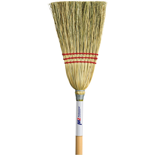 Lobby Corn Broom, 3-String, Wood Handle Les Fournitures Industrielles Méga