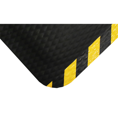 Tapis Hog Heaven, Losange, 4-4/5' x 8' x 5/8", Noir/Jaune, Nitrile Les Fournitures Industrielles Méga