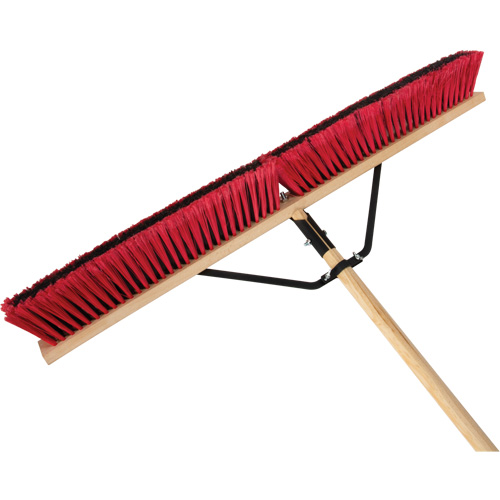 Balai-brosse &agrave; manche renforc&eacute;, 36", Moyen, Soies PVC Les Fournitures Industrielles Méga