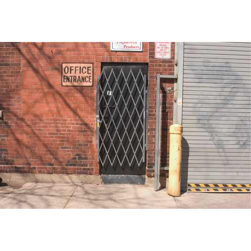 Barri&egrave;res de porte robustes, Simple, 4' lo x 6' 3" h d&eacute;ploy&eacute; Les Fournitures Industrielles Méga