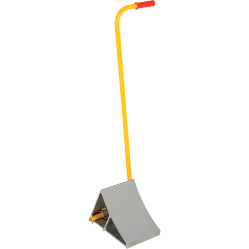 Cale de roues en aluminium avec poign&eacute;e, 7" la x 11-7/8" p x 7-11/16" h Les Fournitures Industrielles Méga