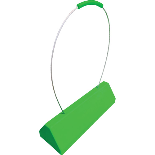 Cale de roue pour avion Checkers Safety SafeRay avec poign&eacute;e &agrave; c&acirc;ble ergonomique, Ur&eacute;thane, Vert fluorescent, 24" la x 8" p x 6" h Les Fournitures Industrielles Méga
