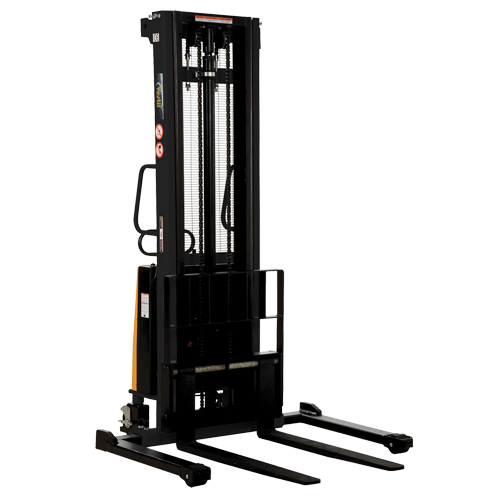 Fork Lift Stacker, Electric Operated, 2000 lbs. Capacity, 137" Max Lift Les Fournitures Industrielles Méga