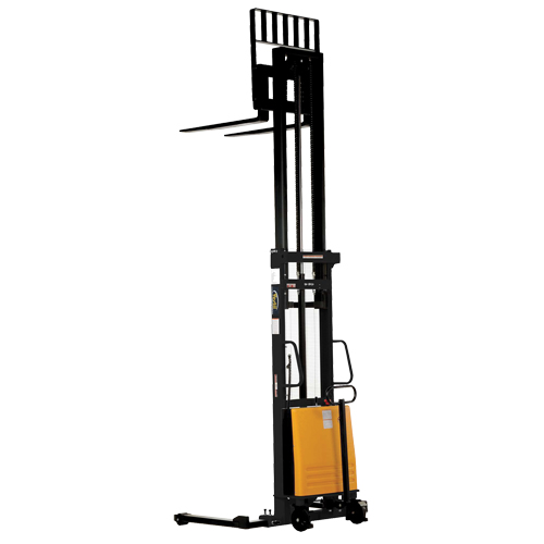 Fork Lift Stacker, Electric Operated, 2000 lbs. Capacity, 137" Max Lift Les Fournitures Industrielles Méga
