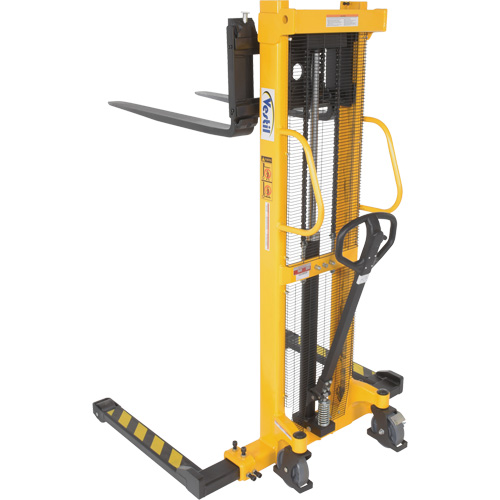 Manual Hydraulic Stacker, Hand Pump Operated, 2000 lbs. Capacity, 63" Max Lift Les Fournitures Industrielles Méga