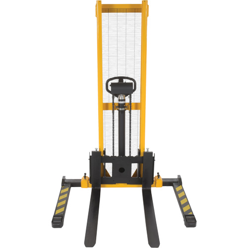 Manual Hydraulic Stacker, Hand Pump Operated, 2000 lbs. Capacity, 63" Max Lift Les Fournitures Industrielles Méga