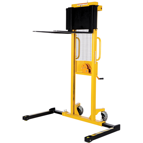 Manual Stacker, Hand Winch Operated, 770 lbs. Capacity, 60" Max Lift Les Fournitures Industrielles Méga