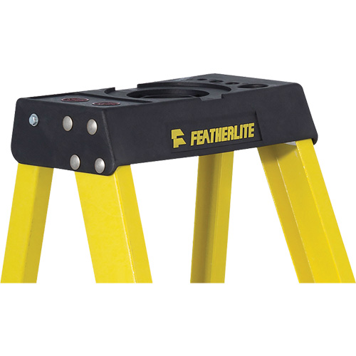 Industrial Heavy-Duty Stepladders (6400 Series), 4', Fibreglass, 300 lbs. Capacity, Type 1A Les Fournitures Industrielles Méga