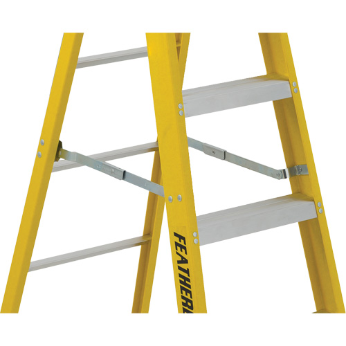 Industrial Heavy-Duty Stepladders (6900 Series), 4', Fibreglass, 300 lbs. Capacity, Type 1A Les Fournitures Industrielles Méga