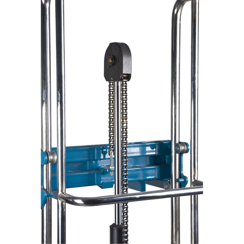 Gerbeur hydraulique &agrave; plateforme, M&eacute;canisme Pompe au pied, Capacit&eacute; de 880 lb, Levage max de 60" Les Fournitures Industrielles Méga