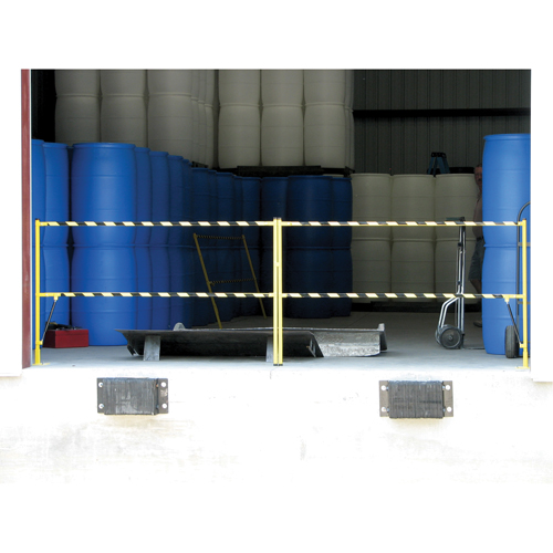 Safety Lift Gate, 10' L x 42-5/8" H, 159" Raised, Yellow Les Fournitures Industrielles Méga