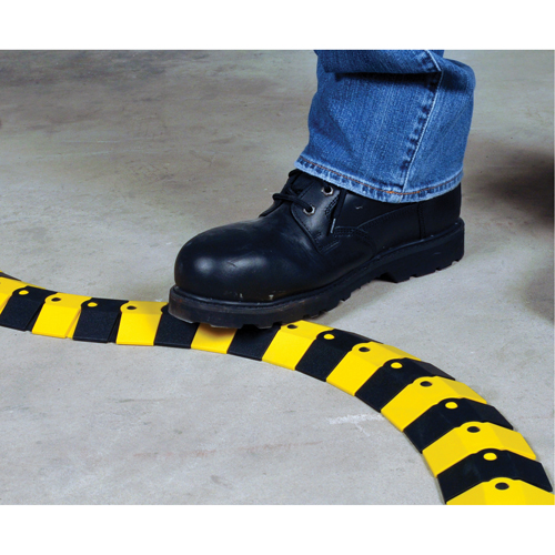 Ultra-Sidewinder&reg; Cable Protection System - Small, 13.125" x 3" x 0.75", 32000 lbs. (16 tons) Les Fournitures Industrielles Méga
