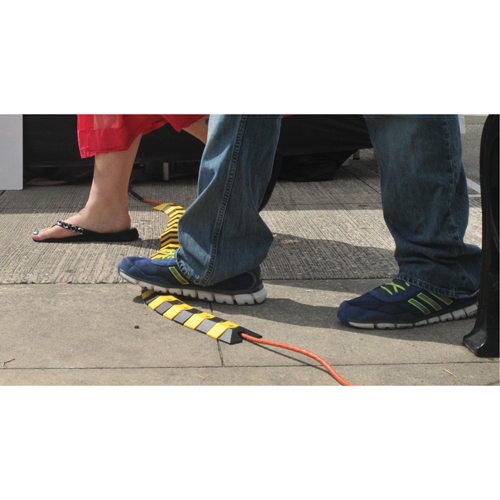 Ultra-Sidewinder&reg; Cable Protection System - Small, 13.125" x 3" x 0.75", 32000 lbs. (16 tons) Les Fournitures Industrielles Méga