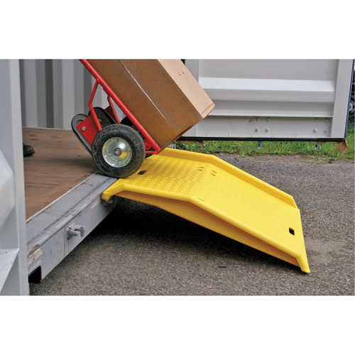 Portable Poly Shipping Container Ramp, 750 lbs. Capacity, 35" W x 36" L Les Fournitures Industrielles Méga