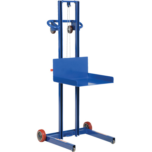 Low Profile Lite Load Lift, Hand Winch Operated, 400 lbs. Capacity, 55" Max Lift Les Fournitures Industrielles Méga