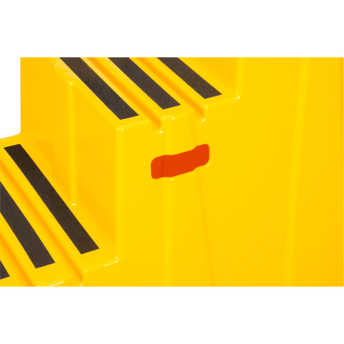 Industrial Step Stool, 3 Steps, 34-13/16" x 22-7/16" x 28-1/2" High Les Fournitures Industrielles Méga