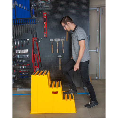 Industrial Step Stool, 3 Steps, 34-13/16" x 22-7/16" x 28-1/2" High Les Fournitures Industrielles Méga