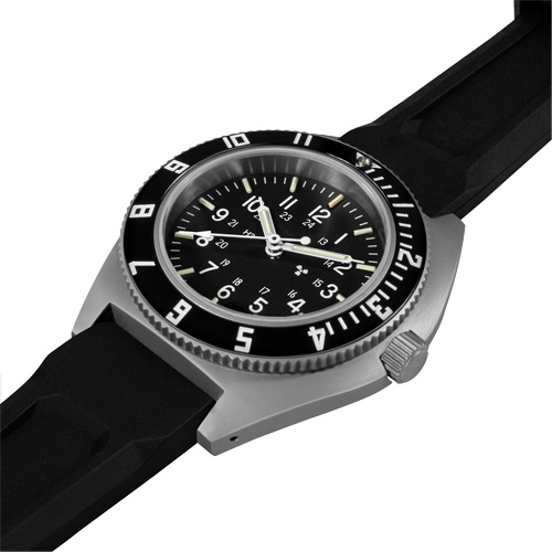 Steel Navigator Watch on 3-Piece Rubber Strap Kit, Digital, Battery Operated, 41 mm, Black Les Fournitures Industrielles Méga