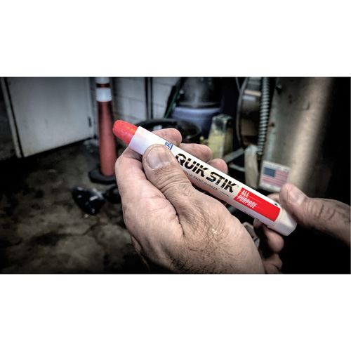 Quik Stik&reg; Twist-Up Paint Markers, Solid Stick, White Les Fournitures Industrielles Méga