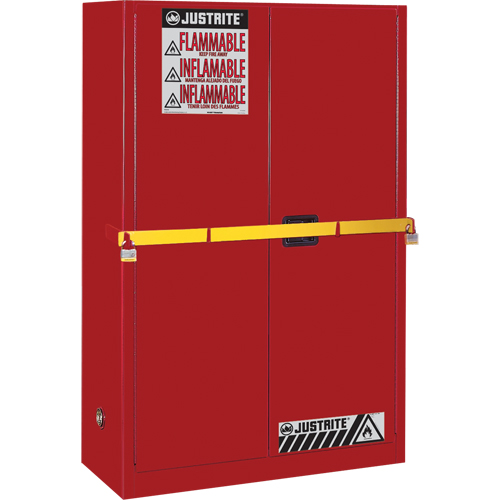 Armoire de rangement haute s&eacute;curit&eacute; avec barre en acier pour produits inflammables, 45 gal., 2 tablettes Les Fournitures Industrielles Méga