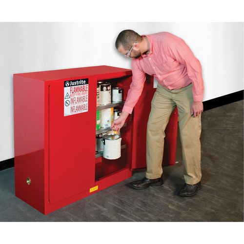 Armoire de s&eacute;curit&eacute; pour la peinture et les encres combustibles EX Sure-Grip, 40 gal., 3 tablettes Les Fournitures Industrielles Méga