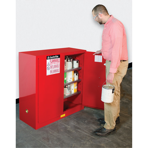 Armoire de s&eacute;curit&eacute; pour la peinture et les encres combustibles EX Sure-Grip, 40 gal., 3 tablettes Les Fournitures Industrielles Méga