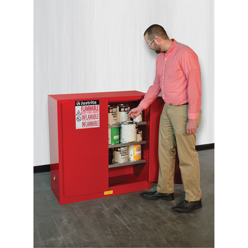 Armoire de s&eacute;curit&eacute; pour la peinture et les encres combustibles EX Sure-Grip, 40 gal., 3 tablettes Les Fournitures Industrielles Méga