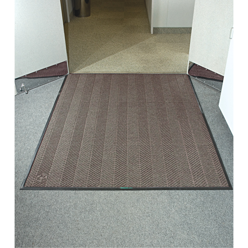 Waterhog&reg; Eco Elite Matting, Wiper/Scraper, 6' x 20' x 3/8", Chestnut Brown Les Fournitures Industrielles Méga