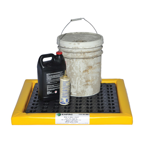 Feuilles Poly-Spillpad, 55-1/2" lo x 55" la x 2-1/2" h, Cap. de d&eacute;versement 12 gal. US Les Fournitures Industrielles Méga