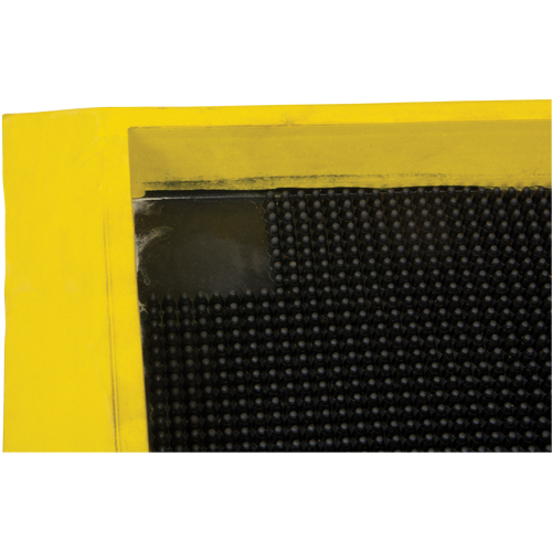 Tapis pour l'assainissement des chaussures, Caoutchouc, 2-2/3' la x 3-1/4' lo x 2-1/2" &eacute;pais, Jaune Les Fournitures Industrielles Méga