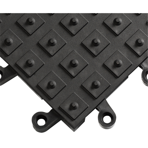 Tapis ErgoDeck avec crampons antid&eacute;rapants int&eacute;gr&eacute;s No 552, PVC, 1-1/2' la c, 1-1/2' lo, 7/8" &eacute;paisseur, Noir Les Fournitures Industrielles Méga