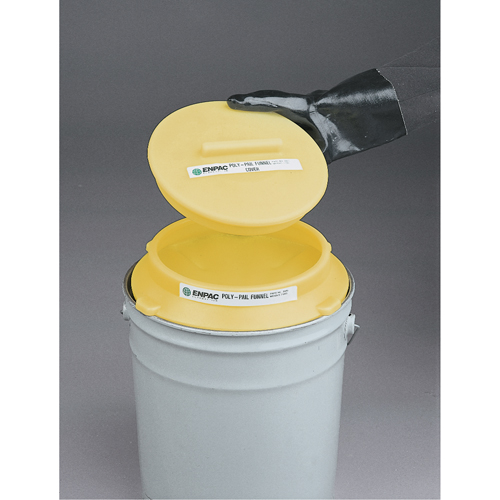 Poly-Pail Funnel - Cover Les Fournitures Industrielles Méga