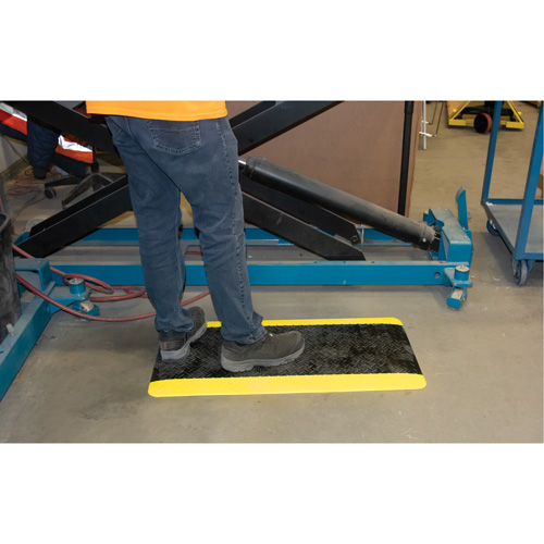 Anti-Fatigue Matting, Diamond, 1-2/3' x 3-1/4' x 3/4", Black/Yellow, Polyurethane Les Fournitures Industrielles Méga