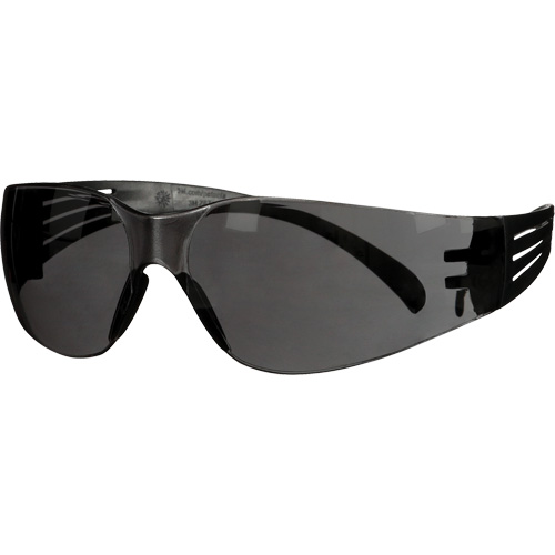 Lunettes de protection de s&eacute;rie 100 SecureFit, Lentille Gris, Antibu&eacute;e/Anti-&eacute;gratignures, ANSI Z87+/R&eacute;pond ou surpasse la norme CSA Z94.3 Les Fournitures Industrielles Méga