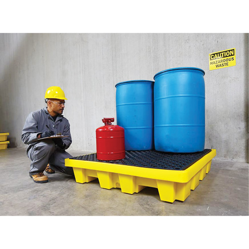 Ultra-Spill Pallet emboitable, 4 barils, Capacit&eacute; de d&eacute;versement 66 gal. US, 51" x 51" x 10" Les Fournitures Industrielles Méga