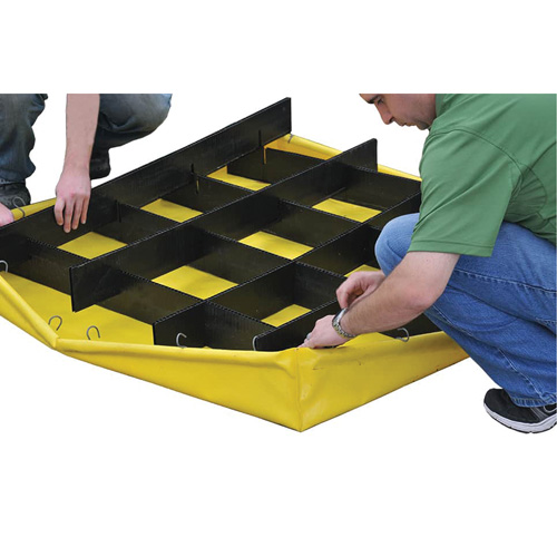Ultra-Spill Pallet flexible, 4 barils, Capacit&eacute; de d&eacute;versement 66 gal. US, 48" x 48" x 7" Les Fournitures Industrielles Méga