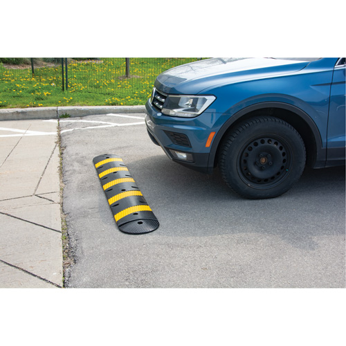 Speed Bump Kit, Rubber, 4' L x 11" W x 2" H Les Fournitures Industrielles Méga