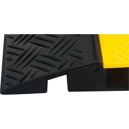 Protecteur de c&acirc;bles en polyur&eacute;thane, 3 canaux, 35,43" lo x 19,69" la x 3" h Les Fournitures Industrielles Méga