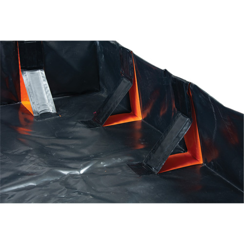 IBX Wall Pop-Up Berm, 1077 US gal. Capacity, 12' W x 12' L x 12" H, Snap-Up Bracket Les Fournitures Industrielles Méga