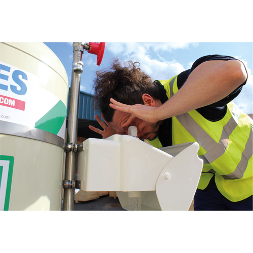 Douche d'urgence mobile et ind&eacute;pendant avec douche oculaire et faciale, Capacit&eacute; 30 gal., Conformit&eacute; Aucune Les Fournitures Industrielles Méga