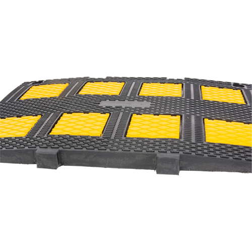 Middle Speed Hump, Rubber, 3' L x 20" W x 2" H Les Fournitures Industrielles Méga