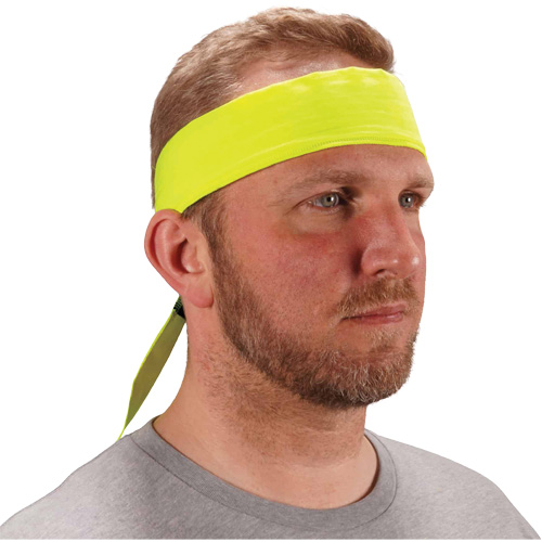 Bandeau de refroidissement Chill-Its 6702 avec polym&egrave;res int&eacute;gr&eacute;s et fermeture &agrave; nouer, Jaune lime haute visibilit&eacute; Les Fournitures Industrielles Méga
