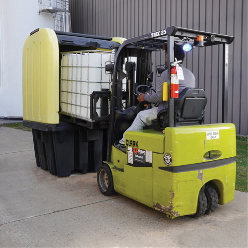 Yellow Roll Top Hardcover Spill Pallet, 65" L x 65" W x 101" H, 5000 lbs. Load Capacity Les Fournitures Industrielles Méga