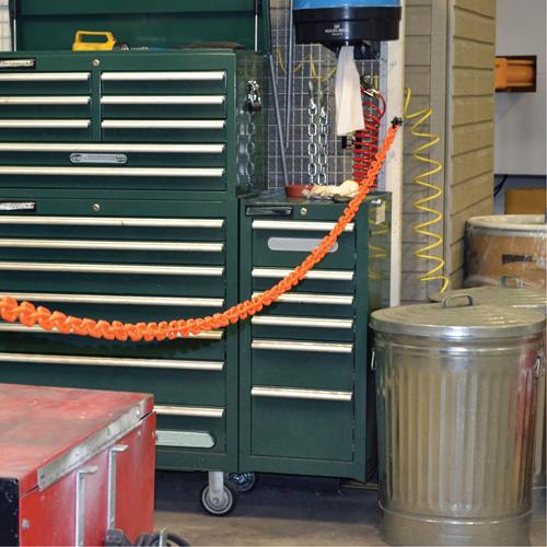 Ensemble de barri&egrave;re &agrave; chaîne magn&eacute;tique pour l'entrep&ocirc;t, Orange, Maillon de 2", 15' de long Les Fournitures Industrielles Méga