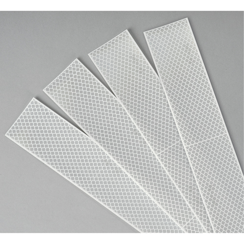 3M Scotchlite Diamond Grade Conspicuity Sheeting Series 983, 2" W x 12" L, White Les Fournitures Industrielles Méga