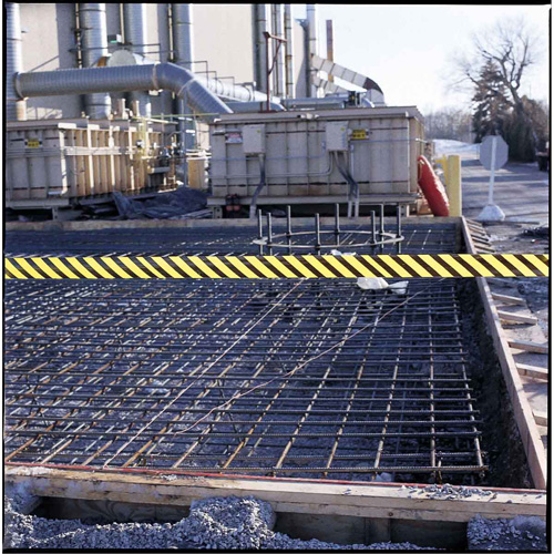 Ruban pour barricade, Anglais, 3" la x 200' lo, 3 mils, Noir sur jaune Les Fournitures Industrielles Méga