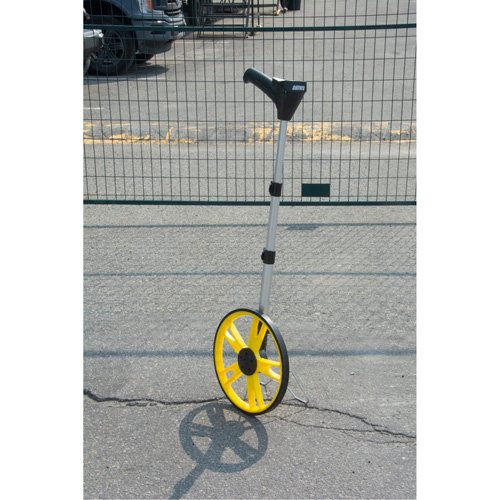 Digital Distance Measuring Wheel, 12.5"/31.8 cm, 99999.9 m Range, Feet/Metres Les Fournitures Industrielles Méga
